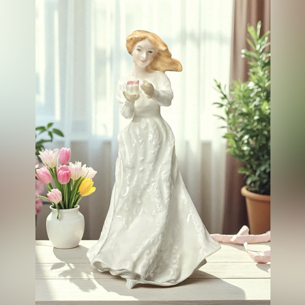 Royal Doulton Vintage “Thank You” Sentiments Bone China‎ Figurine Signed